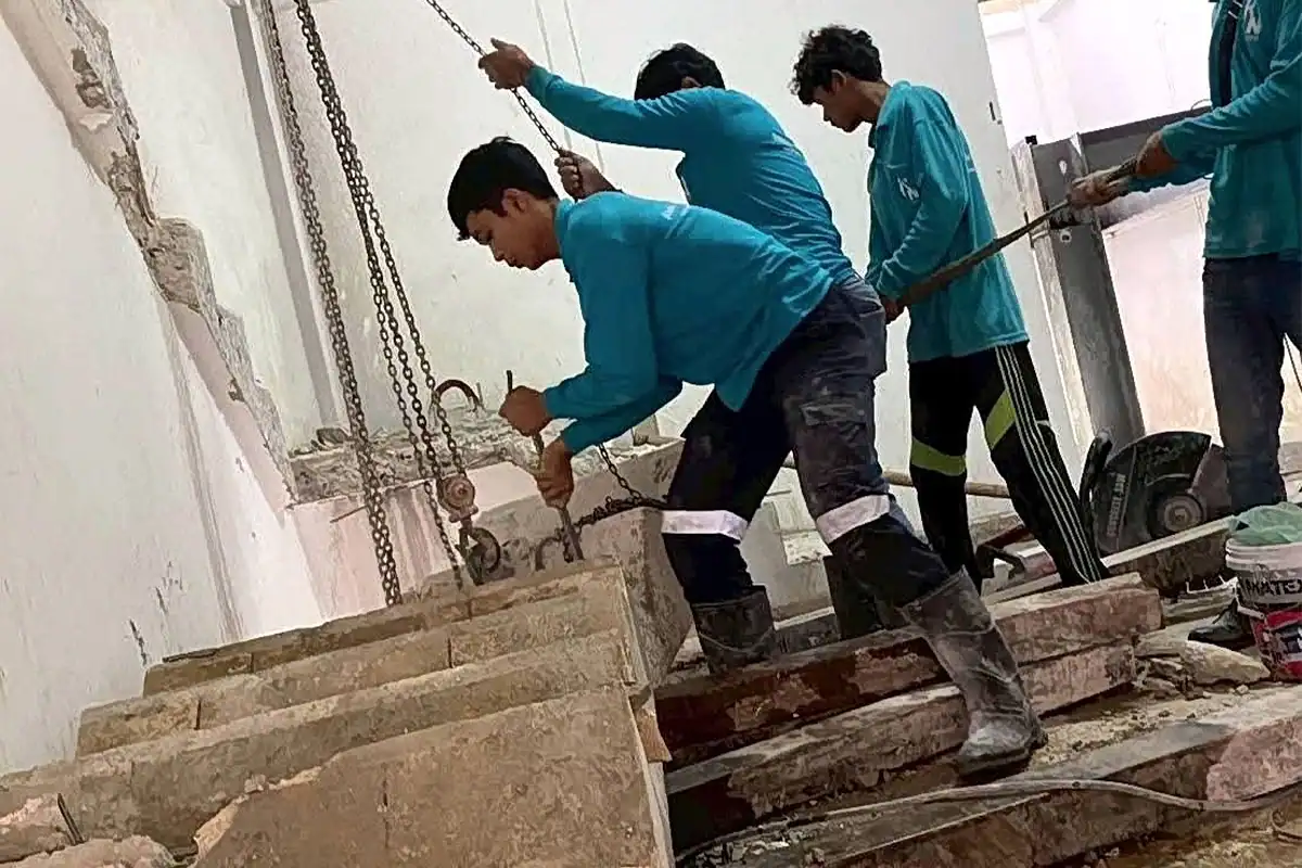 ตัดพื้นบันไดตึกแถว-09