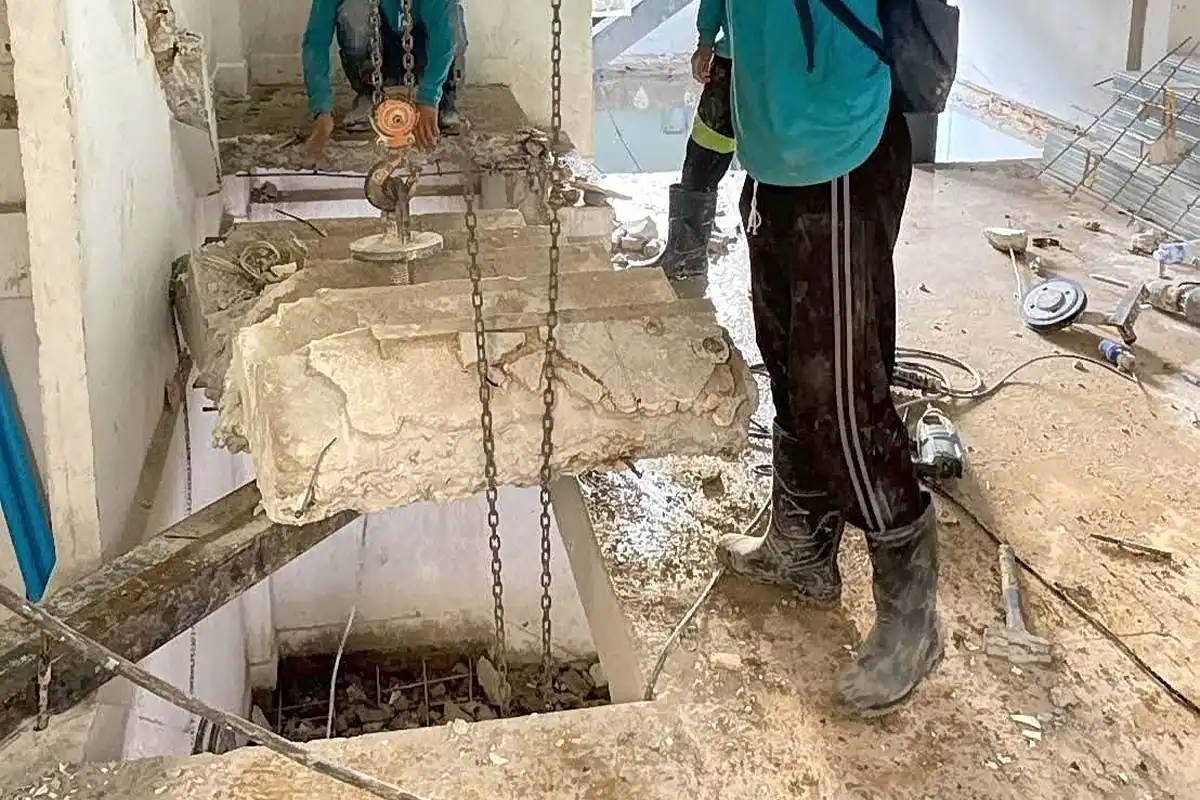 ตัดพื้นบันไดตึกแถว-13